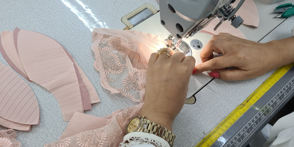 Stelling: "Een bh bestaat uit zo'n 40 onderdelen"